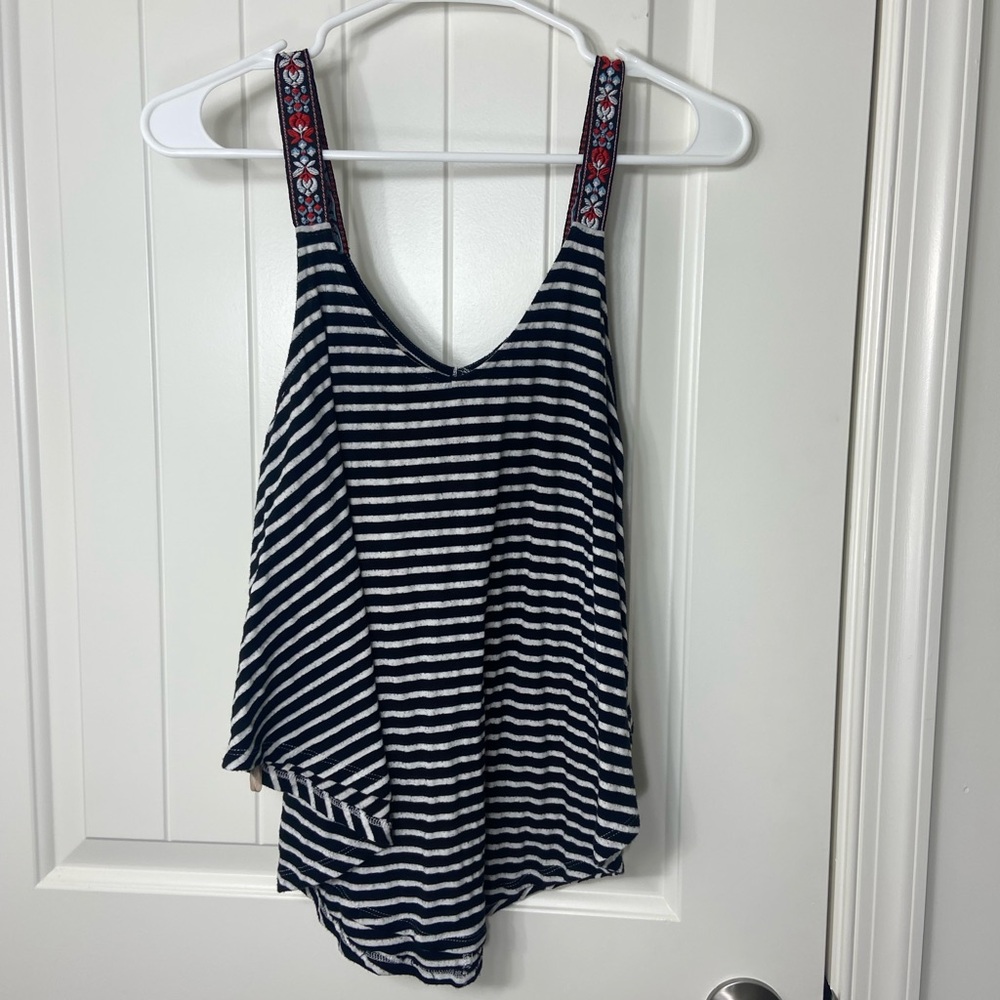 EUC Eyeshadow women’s black white striped loose embroidered strap tank top small